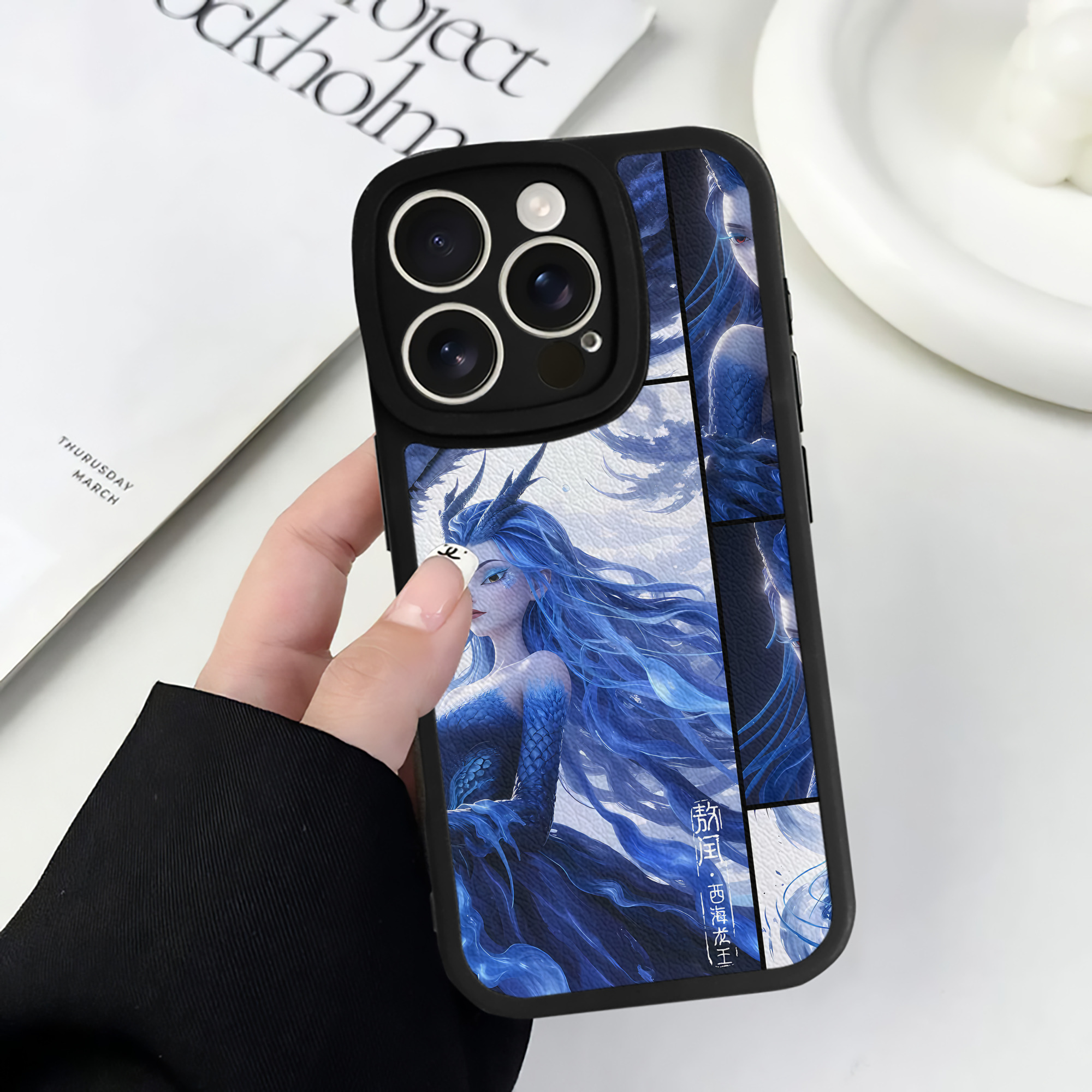 （画像用） Ne Zha 2 ナタ 魔童の大暴れ 【iPhone 16シリーズ対応】シリコンスマホケース（レザー調） 材質：シリコン